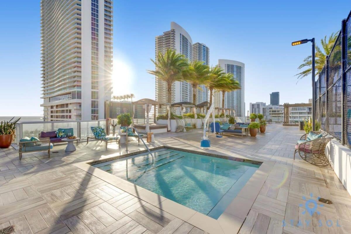 Apartmán Luxury With Stunning View, Balcony, Amazing Pools Hollywood Exteriér fotografie