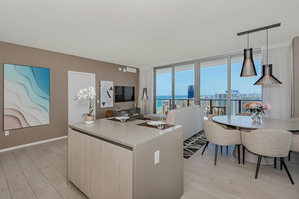 Apartmán Luxury With Stunning View, Balcony, Amazing Pools Hollywood Exteriér fotografie