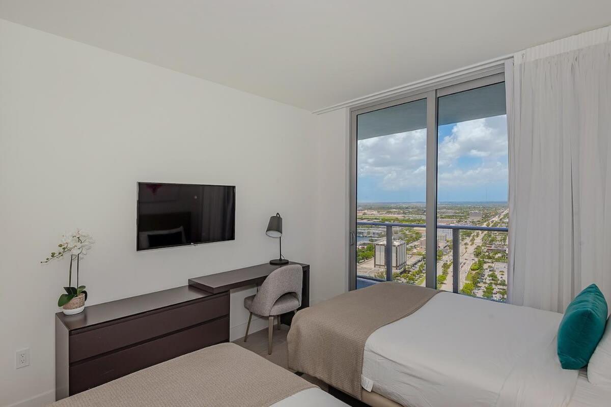 Apartmán Luxury With Stunning View, Balcony, Amazing Pools Hollywood Exteriér fotografie