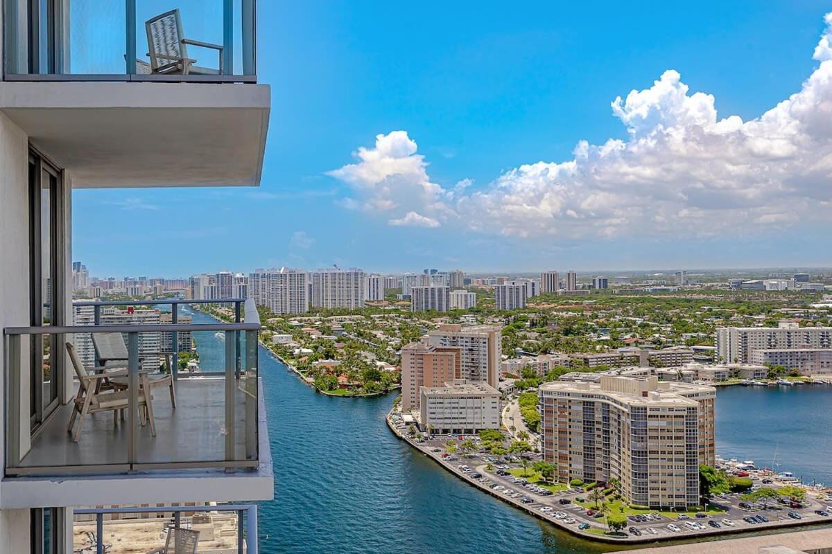 Apartmán Luxury With Stunning View, Balcony, Amazing Pools Hollywood Exteriér fotografie