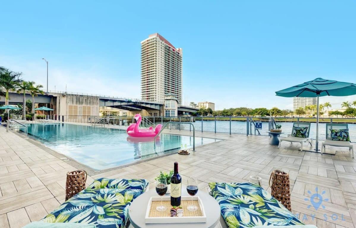 Apartmán Luxury With Stunning View, Balcony, Amazing Pools Hollywood Exteriér fotografie