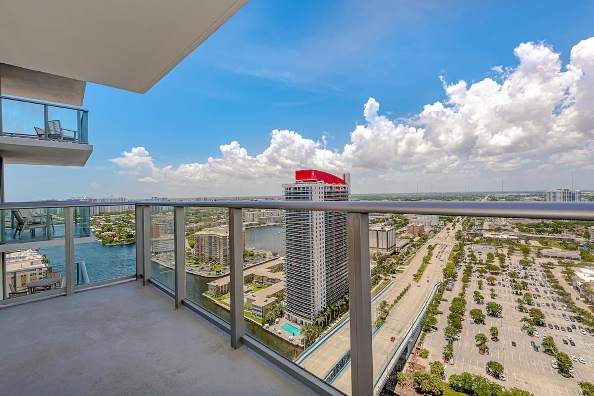 Apartmán Luxury With Stunning View, Balcony, Amazing Pools Hollywood Exteriér fotografie