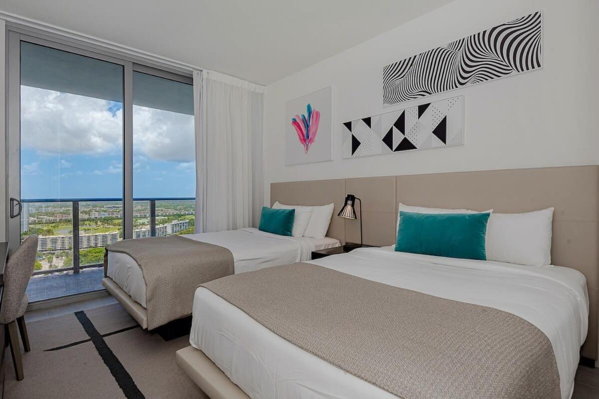 Apartmán Luxury With Stunning View, Balcony, Amazing Pools Hollywood Exteriér fotografie