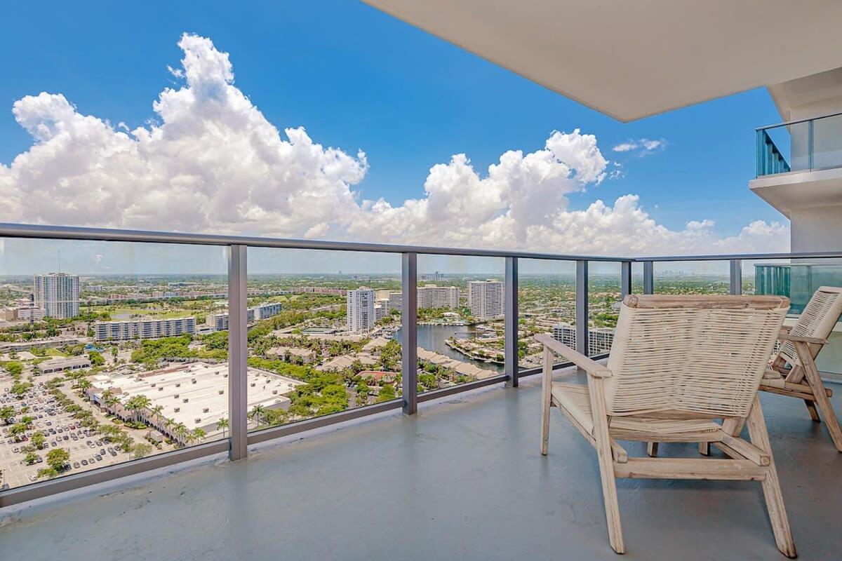 Apartmán Luxury With Stunning View, Balcony, Amazing Pools Hollywood Exteriér fotografie