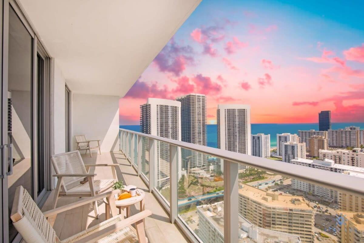 Apartmán Luxury With Stunning View, Balcony, Amazing Pools Hollywood Exteriér fotografie